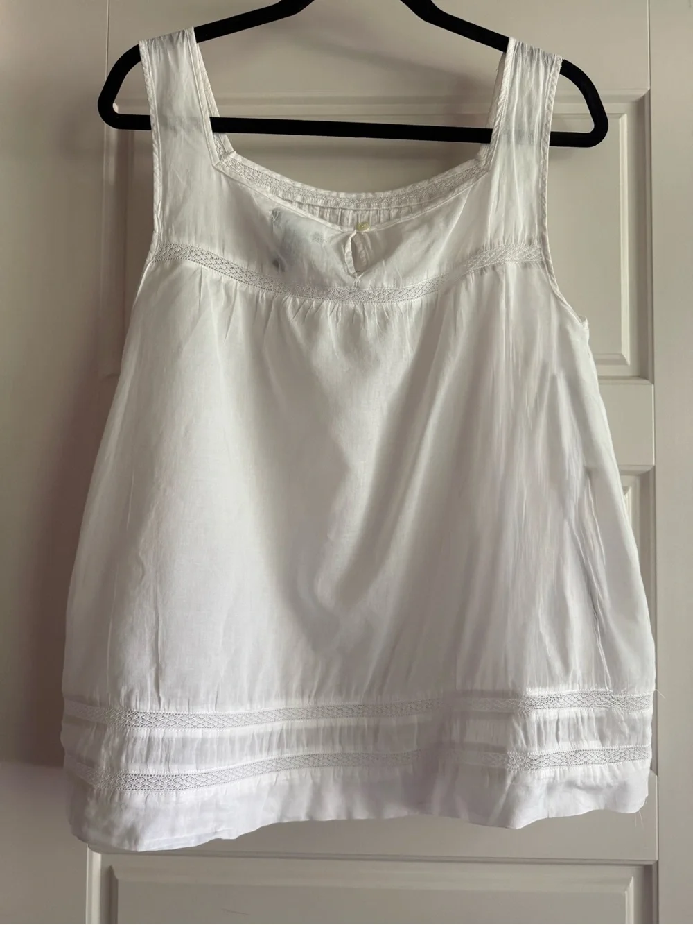GAP White Cotton Sleeveless Camisole with Lace Trim - Picture 2 of 8